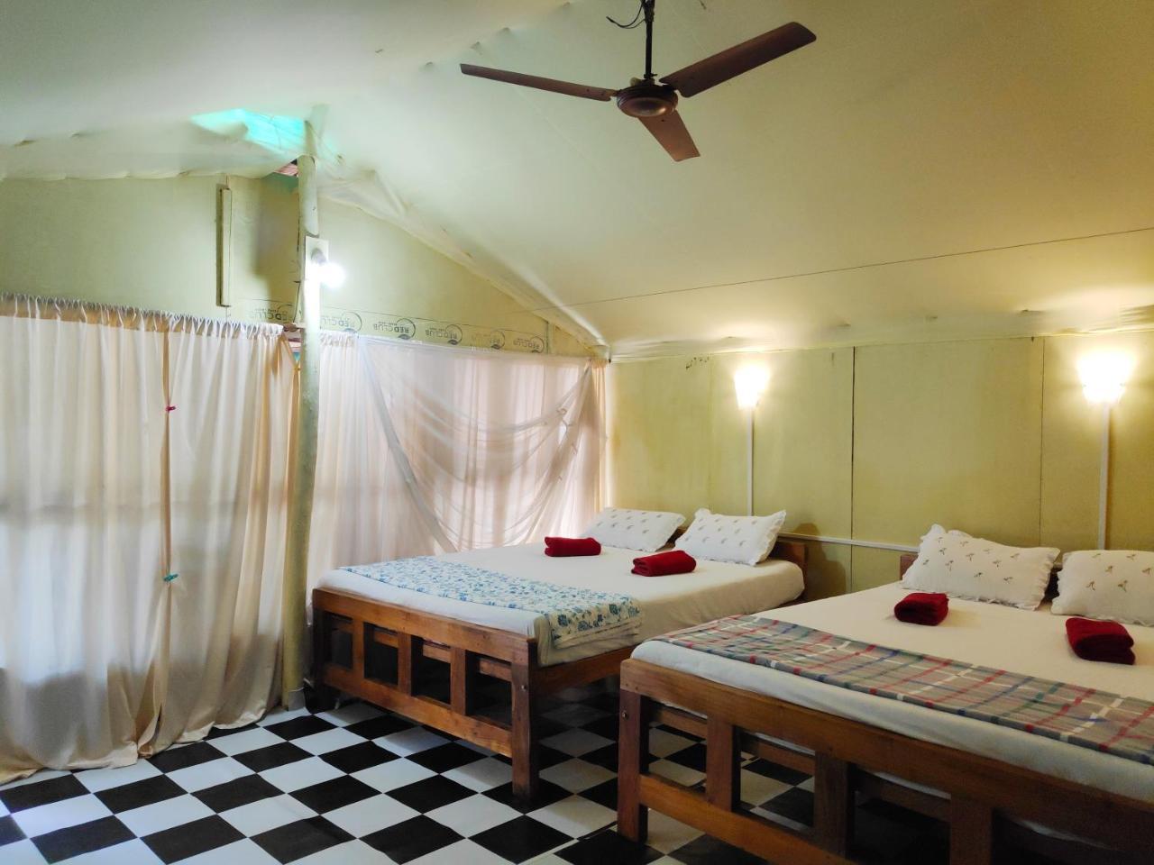 Tent Cressida Cyrus Палолем Екстериор снимка